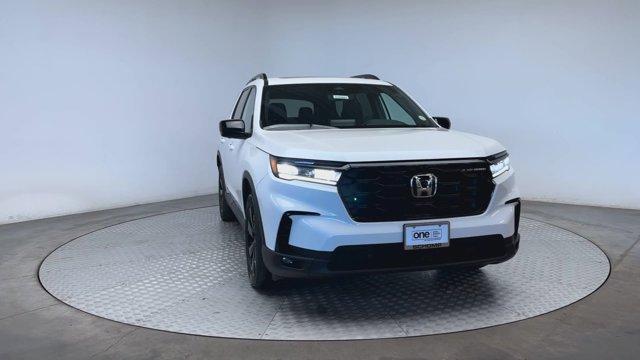 new 2025 Honda Pilot car, priced at $54,930