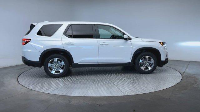 new 2025 Honda Pilot car, priced at $45,885