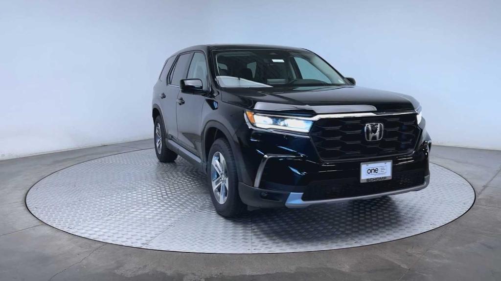 new 2025 Honda Pilot car, priced at $46,295