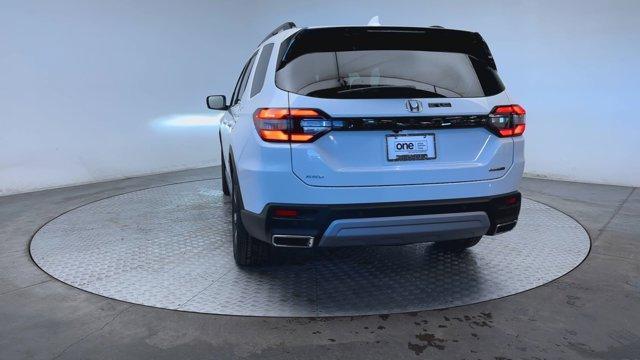 new 2025 Honda Pilot car, priced at $49,750