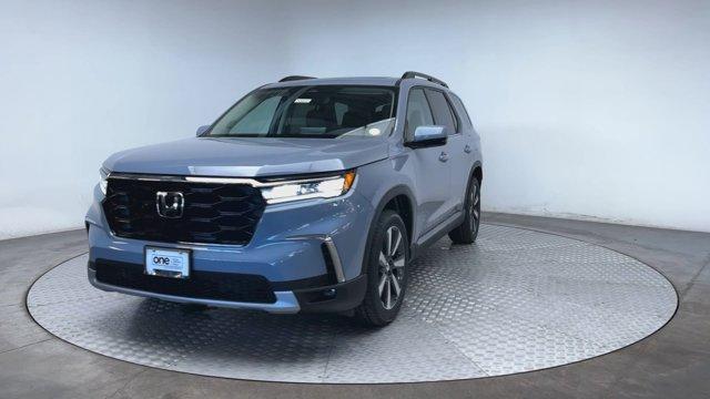 new 2025 Honda Pilot car, priced at $49,980