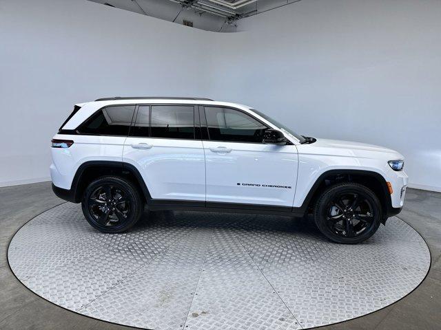 used 2024 Jeep Grand Cherokee car, priced at $33,971