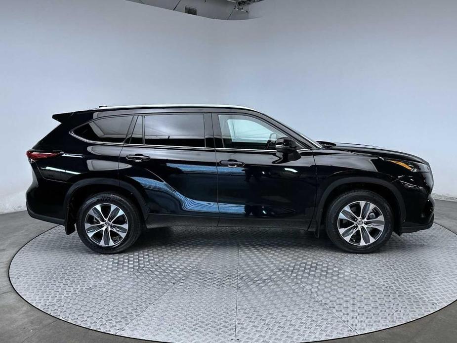 used 2021 Toyota Highlander car, priced at $31,974