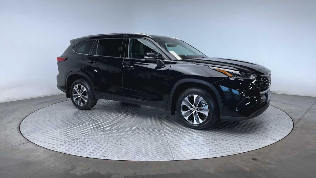 used 2021 Toyota Highlander car, priced at $31,974