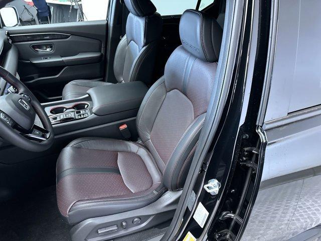 new 2025 Honda Pilot car, priced at $54,475