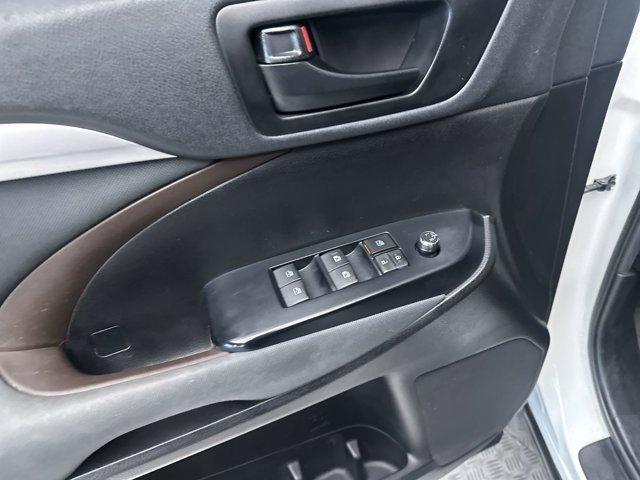 used 2019 Toyota Highlander Hybrid car, priced at $18,300