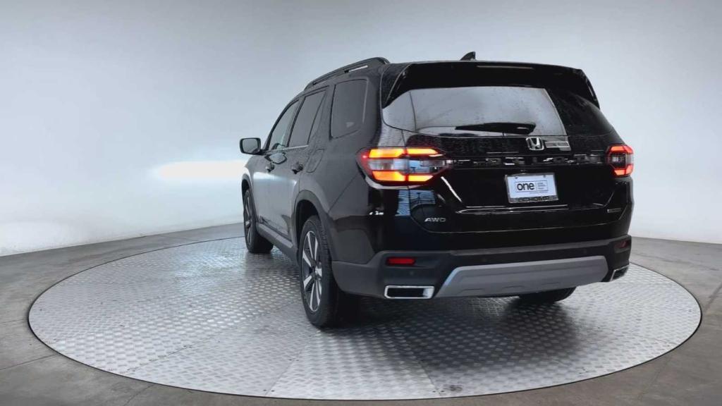 new 2025 Honda Pilot car, priced at $49,795