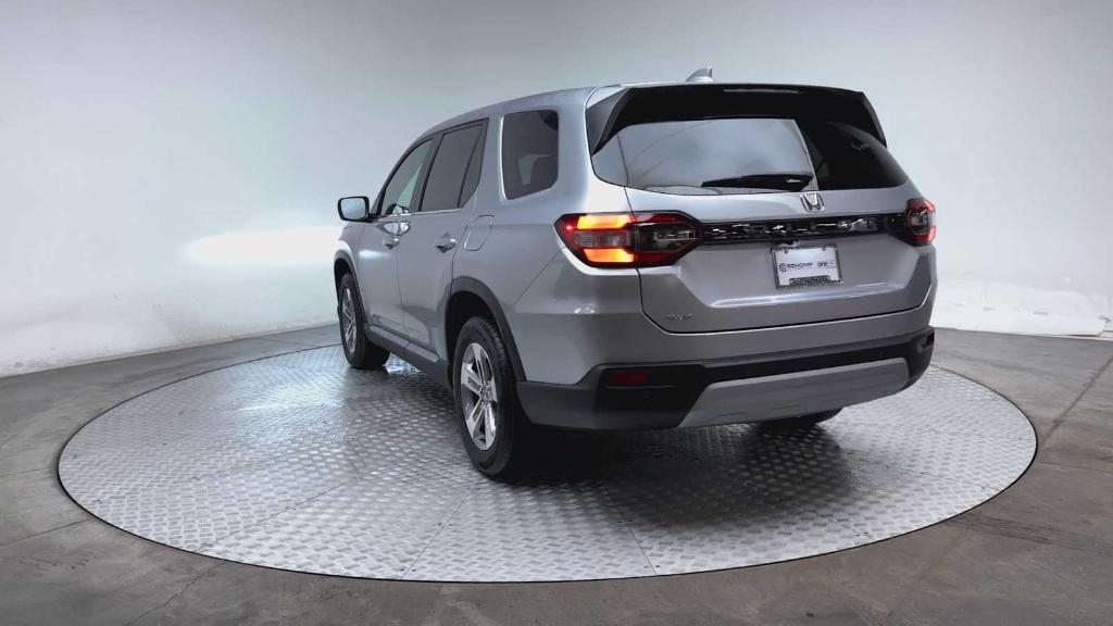 new 2025 Honda Pilot car, priced at $44,495