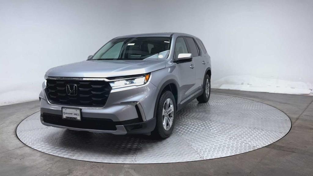 new 2025 Honda Pilot car, priced at $44,495