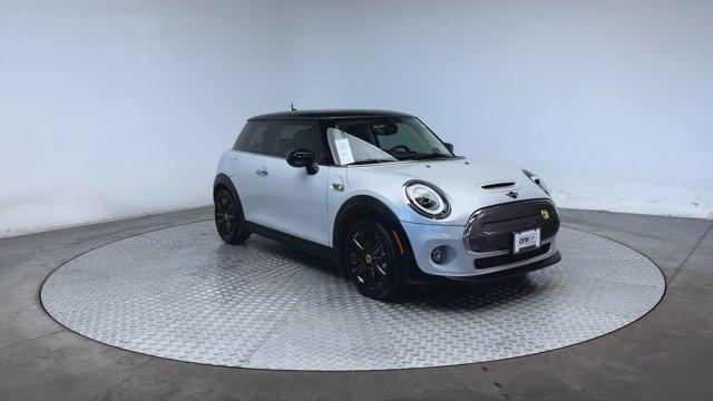 used 2021 MINI SE Hardtop car, priced at $17,474