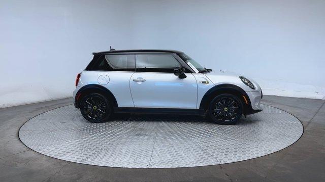 used 2021 MINI SE Hardtop car, priced at $17,474