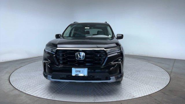 new 2025 Honda Pilot car, priced at $53,605