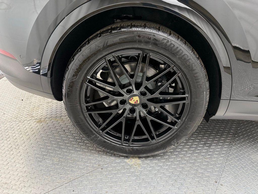 new 2025 Porsche Cayenne car, priced at $106,535