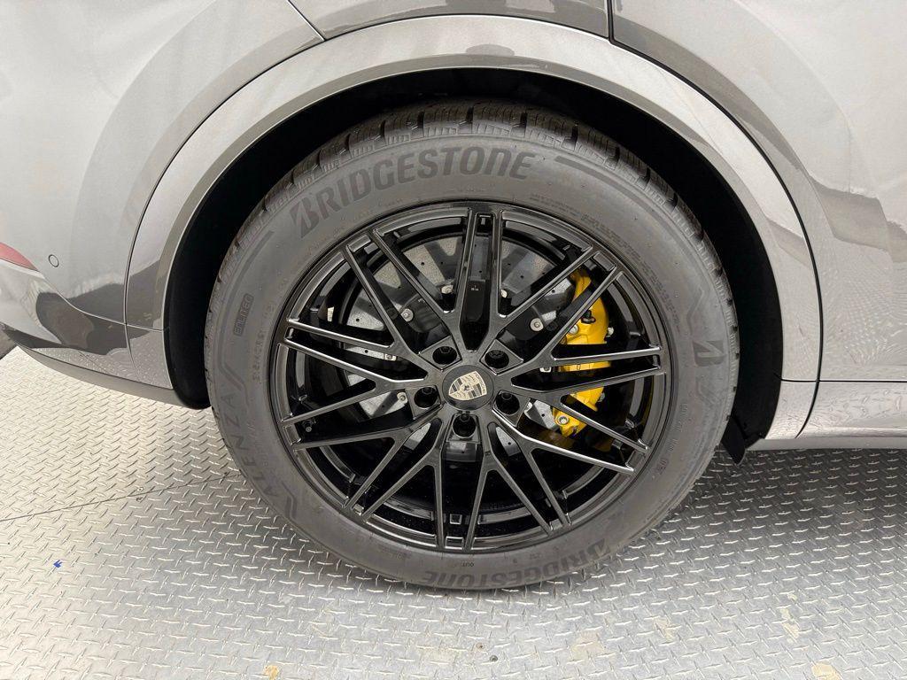 new 2025 Porsche Cayenne car, priced at $205,065