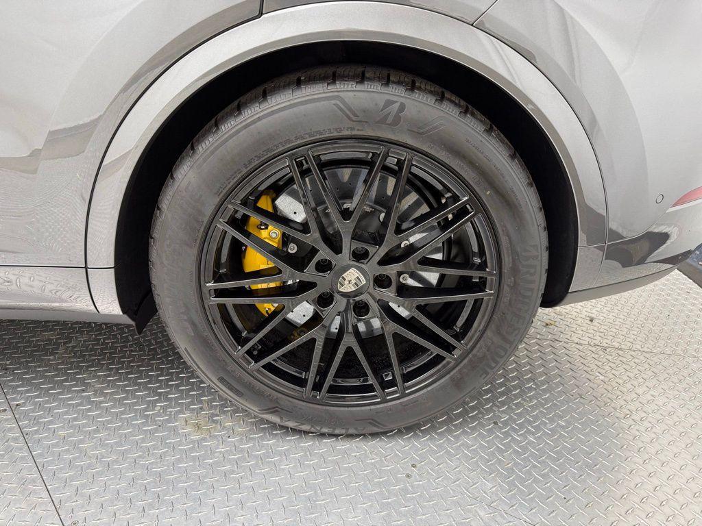 new 2025 Porsche Cayenne car, priced at $205,065