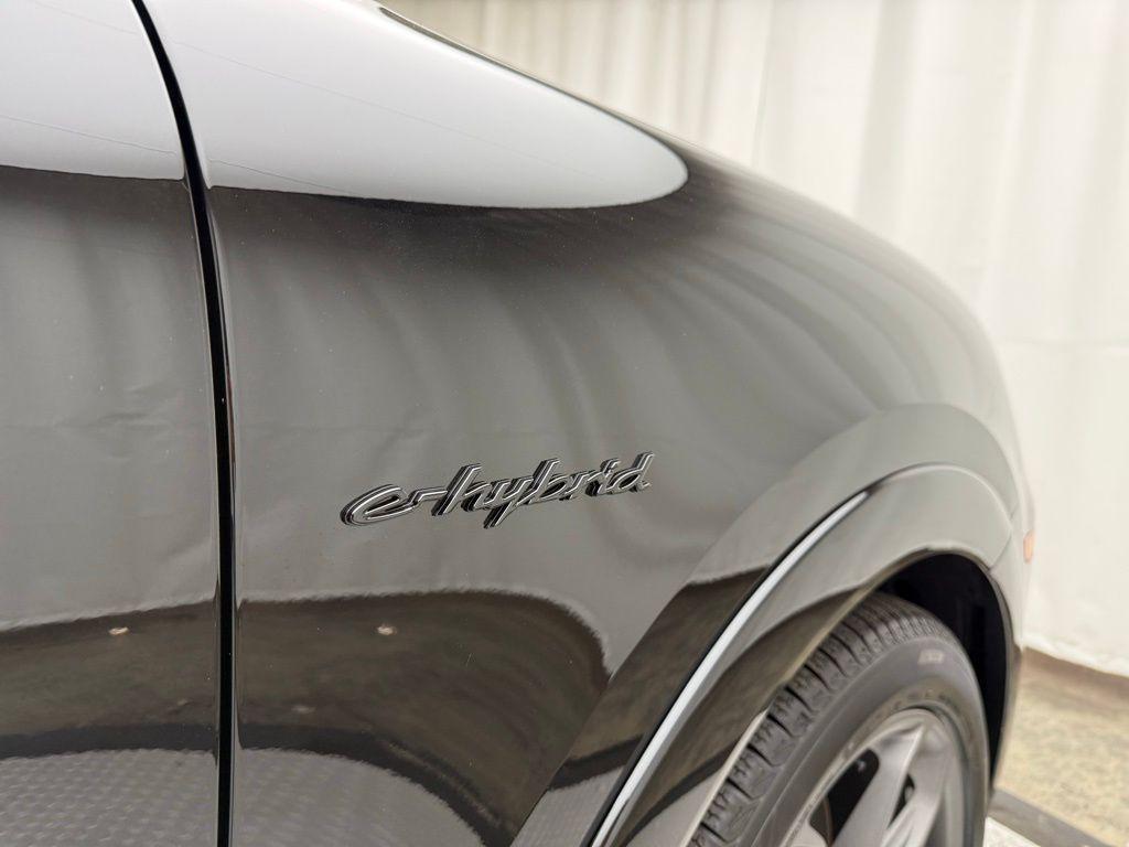 new 2025 Porsche Cayenne car, priced at $197,265
