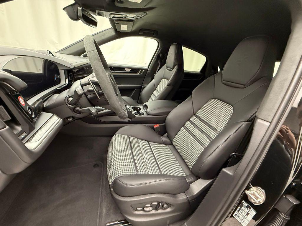 new 2025 Porsche Cayenne car, priced at $197,265