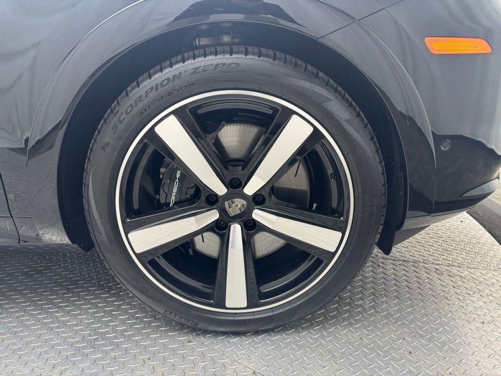 new 2025 Porsche Cayenne car, priced at $191,525