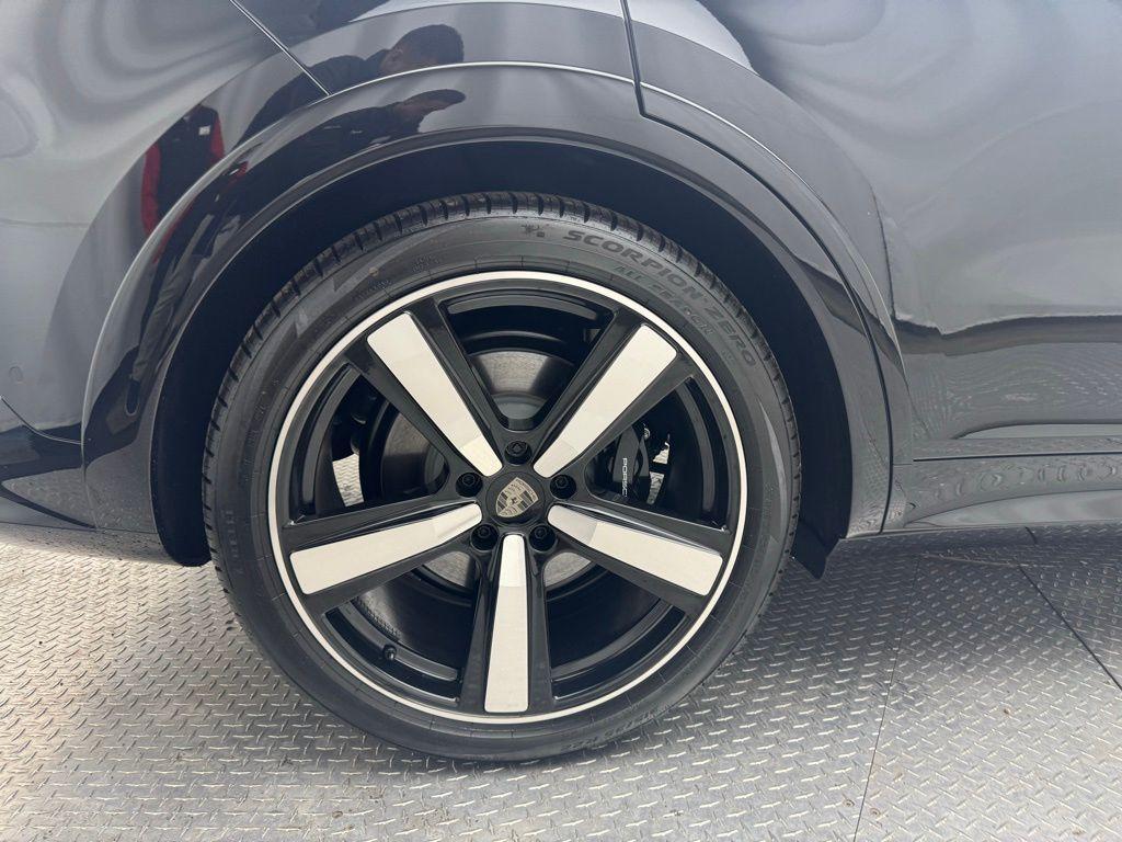 new 2025 Porsche Cayenne car, priced at $191,525