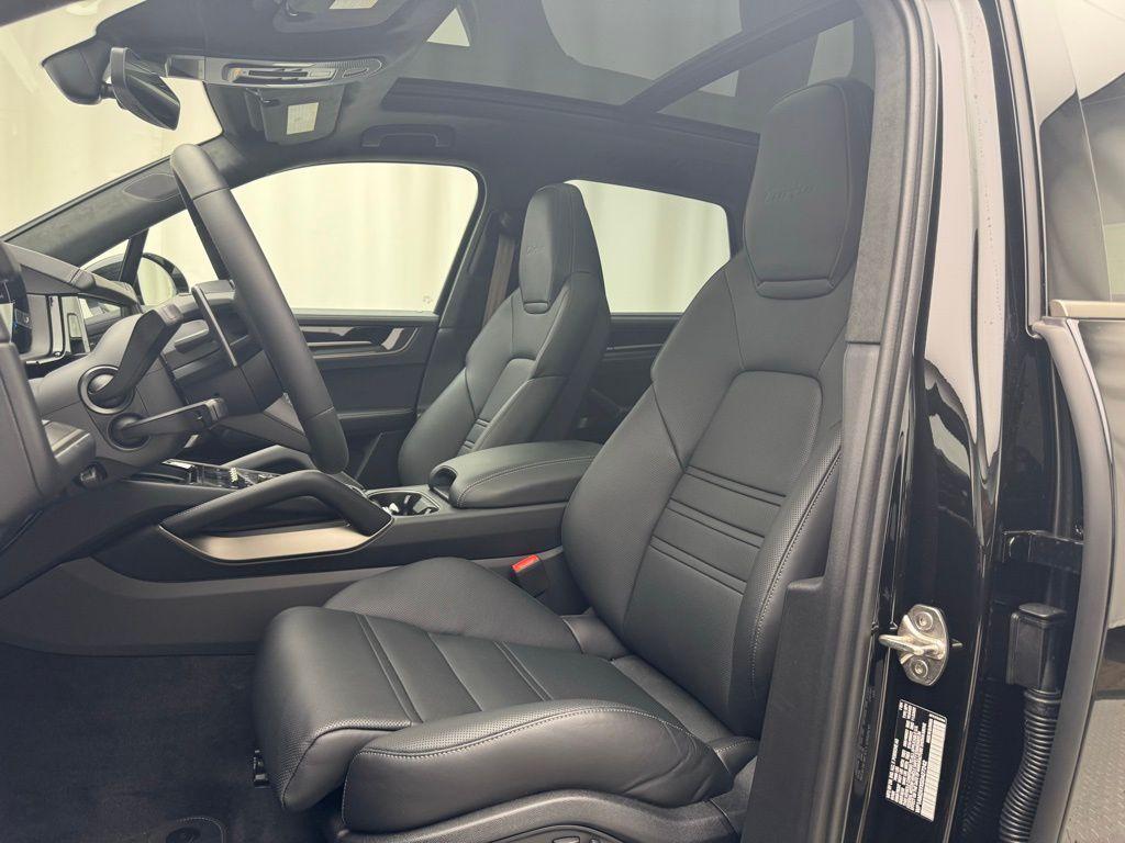 new 2025 Porsche Cayenne car, priced at $191,525