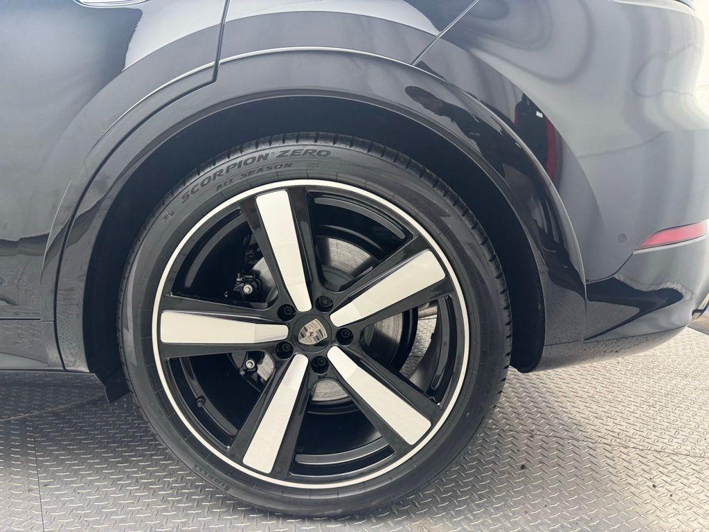 new 2025 Porsche Cayenne car, priced at $191,525