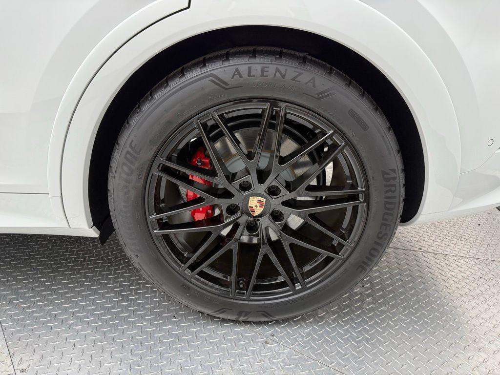 new 2025 Porsche Cayenne car, priced at $152,315