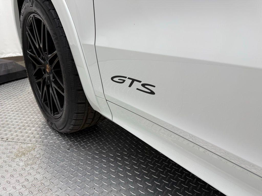 new 2025 Porsche Cayenne car, priced at $152,315