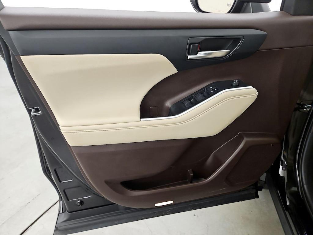 used 2021 Toyota Highlander Hybrid car, priced at $41,998