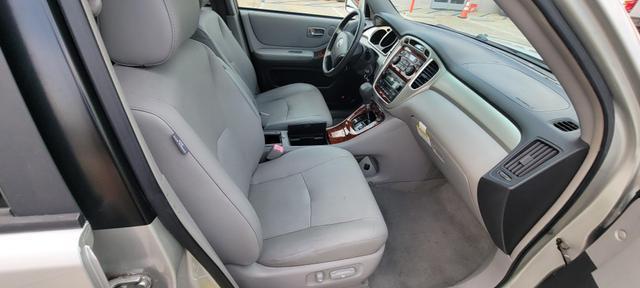 used 2005 Toyota Highlander car, priced at $8,495