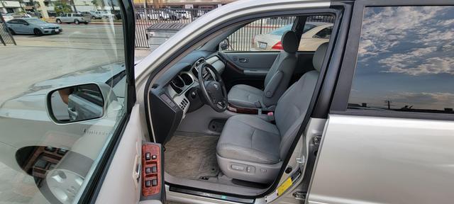 used 2005 Toyota Highlander car, priced at $8,495