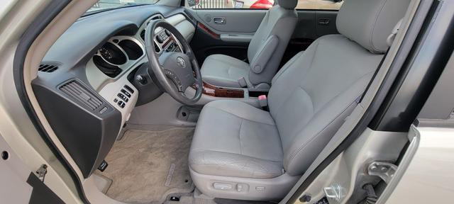 used 2005 Toyota Highlander car, priced at $8,495