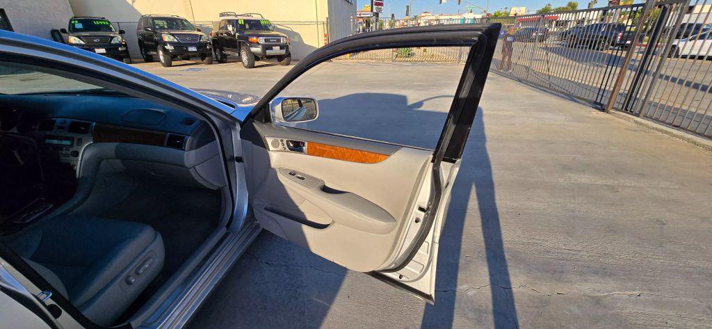 used 2005 Lexus ES 330 car, priced at $6,995