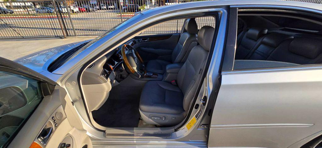 used 2005 Lexus ES 330 car, priced at $6,995