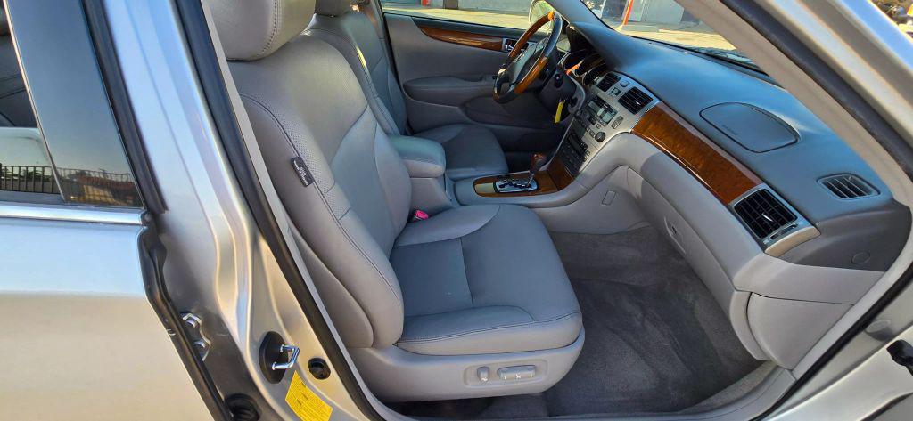 used 2005 Lexus ES 330 car, priced at $6,995