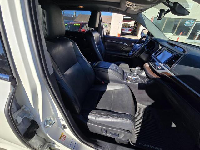 used 2014 Toyota Highlander car, priced at $14,495