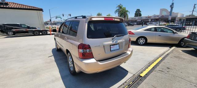 used 2004 Toyota Highlander car, priced at $7,495