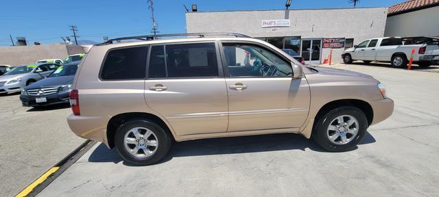 used 2004 Toyota Highlander car, priced at $7,495