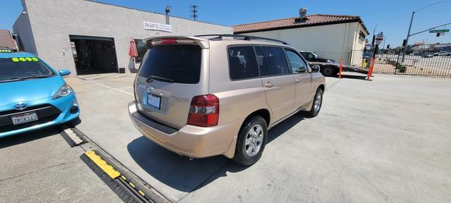 used 2004 Toyota Highlander car, priced at $7,495