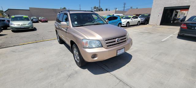 used 2004 Toyota Highlander car, priced at $7,495