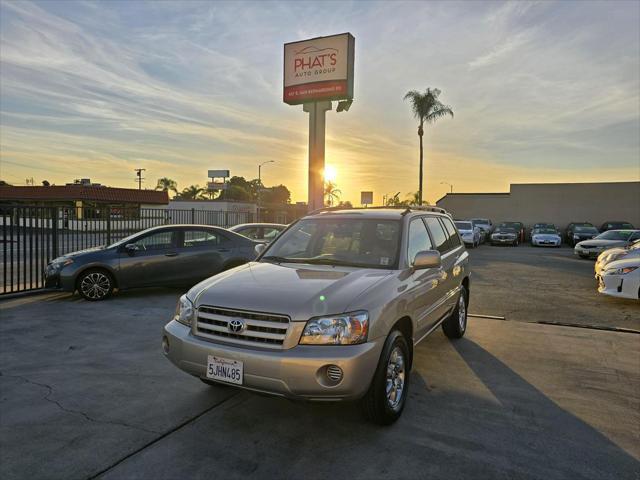 used 2004 Toyota Highlander car, priced at $7,995