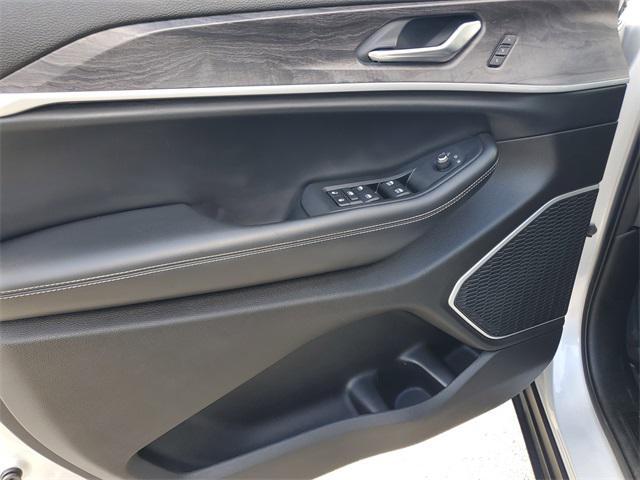 used 2022 Jeep Grand Cherokee car, priced at $24,991