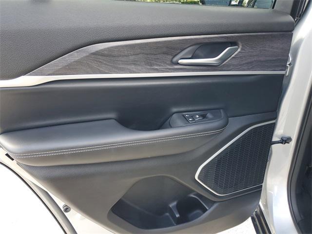 used 2022 Jeep Grand Cherokee car, priced at $24,991