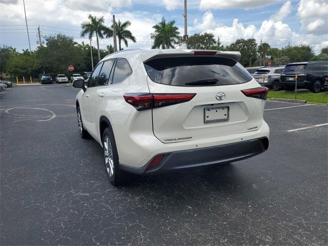 used 2021 Toyota Highlander car, priced at $33,886