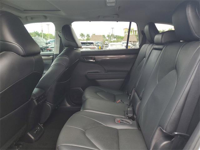 used 2021 Toyota Highlander car, priced at $33,886