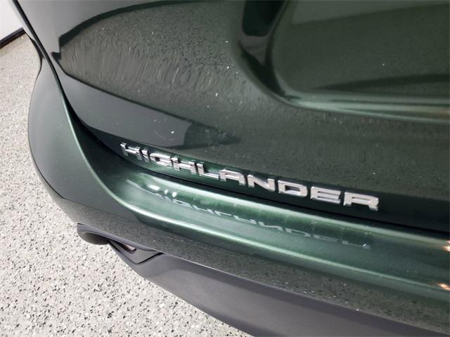 used 2023 Toyota Highlander car, priced at $37,481
