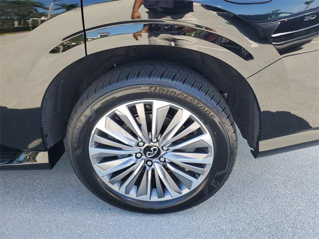 new 2025 INFINITI QX80 car, priced at $92,100