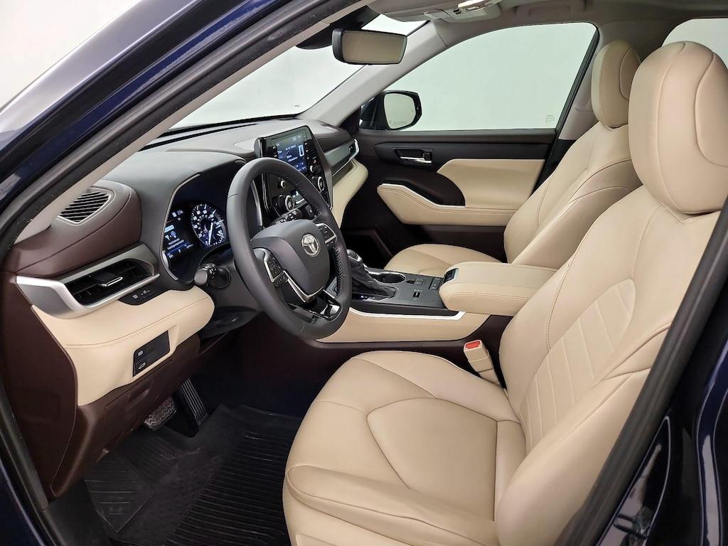 used 2021 Toyota Highlander car, priced at $31,998