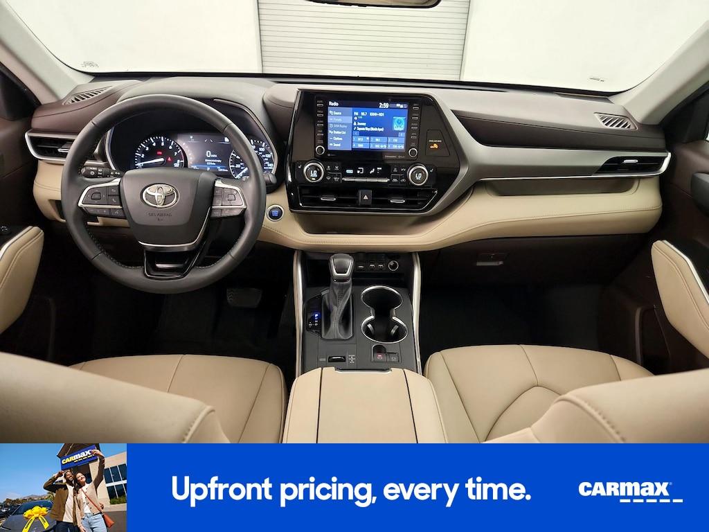 used 2021 Toyota Highlander car, priced at $31,998