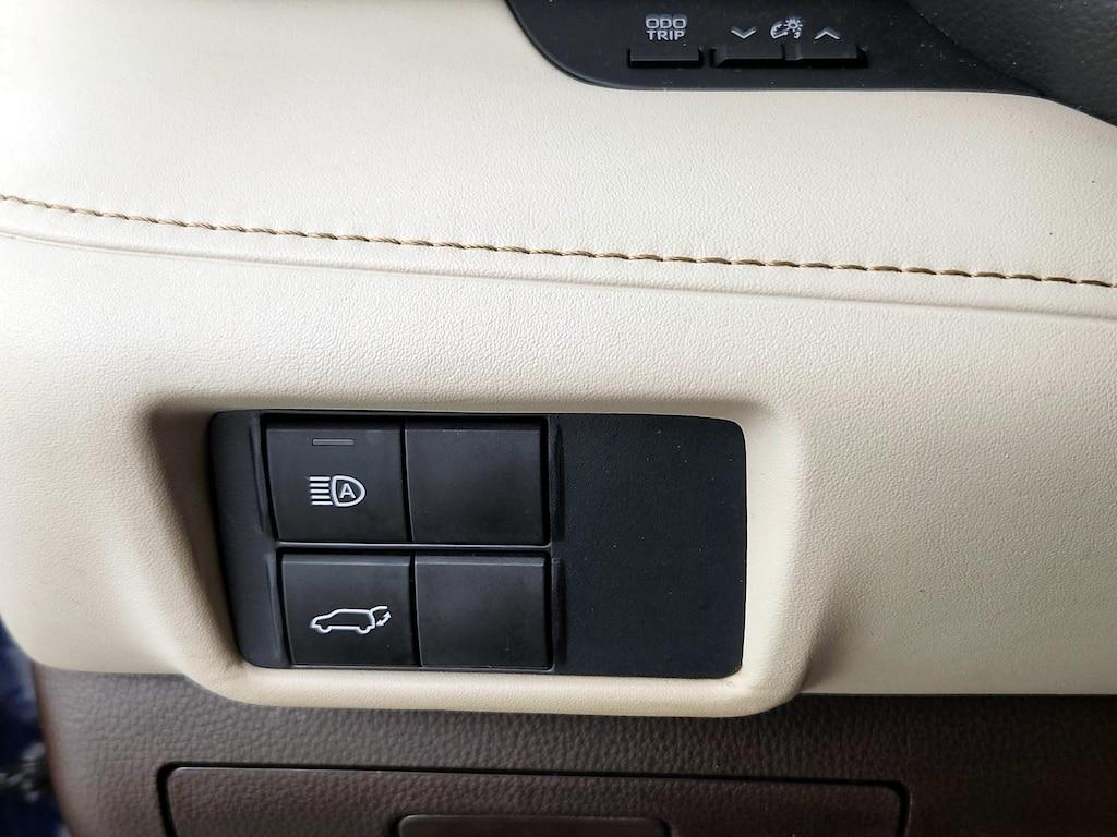 used 2021 Toyota Highlander car, priced at $31,998