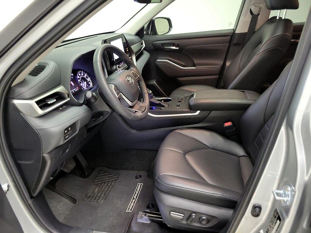 used 2024 Toyota Highlander car, priced at $40,998